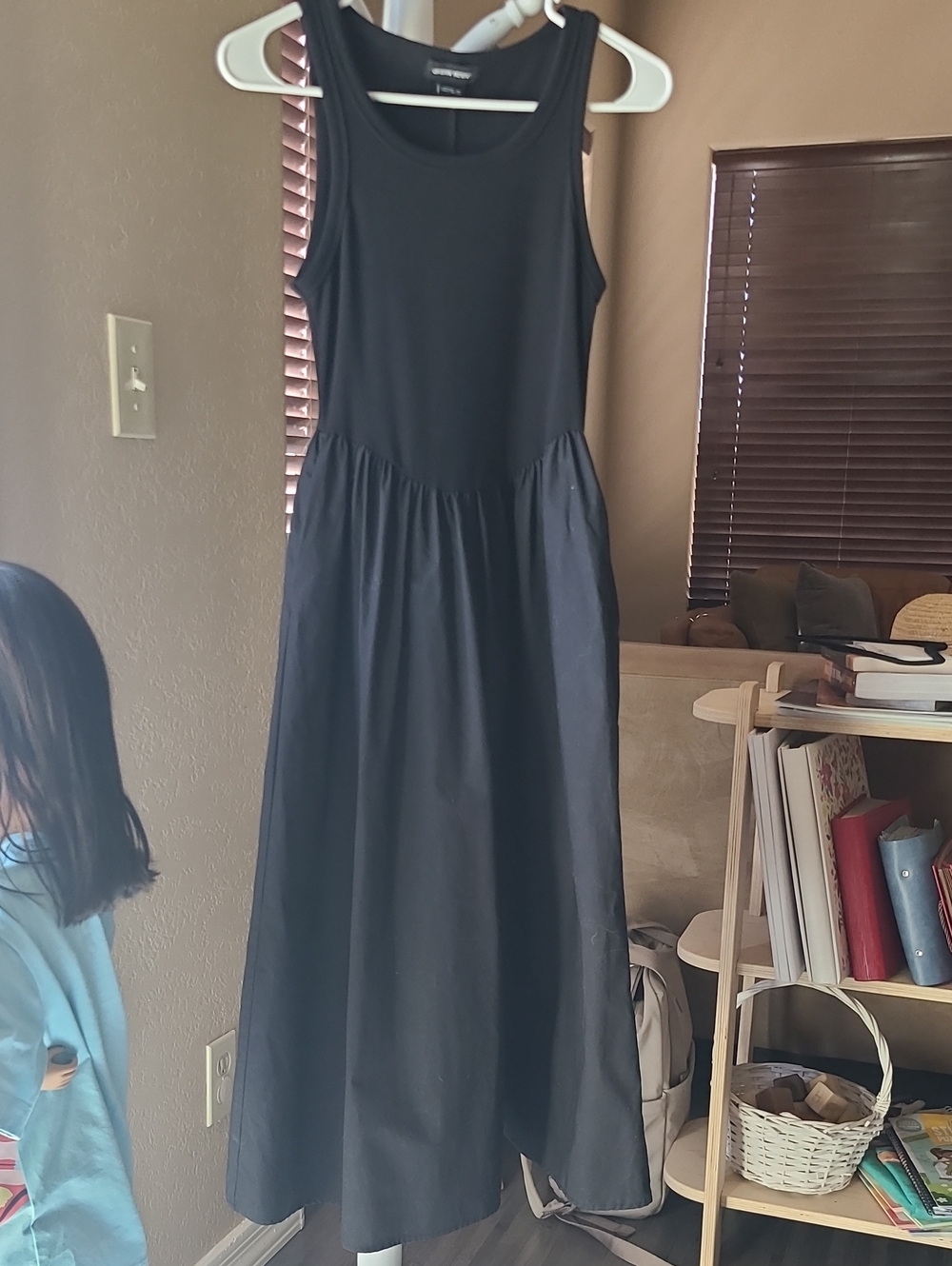 Classic Black Sleeveless Midi Dress - Brand Unspecified